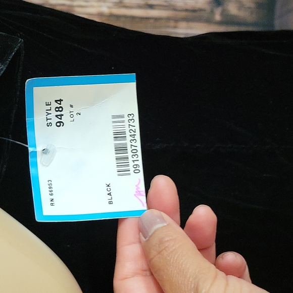 Leslie Fay Women's Black Velvet Dress Size 8 - Picture 7 of 12